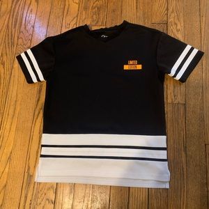 Boys art class top size M